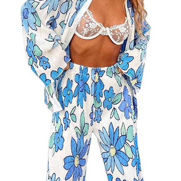 💋Two piece floral pants set! - Picture 2 of 5